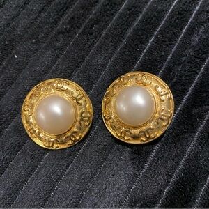 25. Chanel Vintage Earring